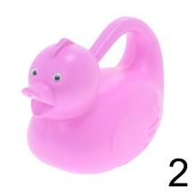 Detská krhla v tvare kačky, žltá a ružová.