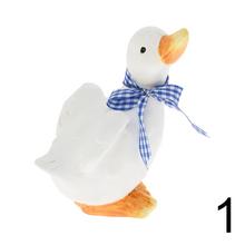 Biela keramická hus s modrou stuhou.