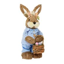 Zajac s košíkom z slamy, modrý, 29 cm vysoký.