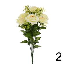 Kytica umelých ruží v mixe farieb.