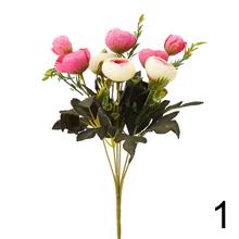 Kytica ranunculus dvojfarebný so zeleným mixom.