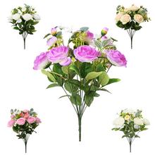 Kytica umelých ruží s eukalyptom v mixe farieb.