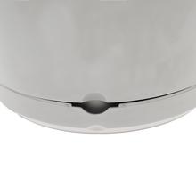 Obal s držiakom v šedej farbe, ideálny na závesné kvetináče.