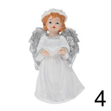 Biely dekoratívny anjel s ružovým venčekom.