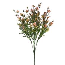 Umelé kvety v zelenej a ružovej farbe s metalickým efektom.