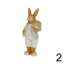 Zajačik a zajačica s košíkom, dekorácia na Veľkú noc.