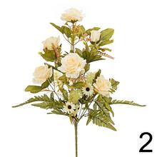 Kytica umelých ruží a margarét v mixe farieb.