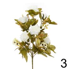 Kytica umelých ruží a margarét v mixe farieb.