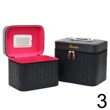 Kufrík na doplnky v mix farbách s cik-cak vzorom.