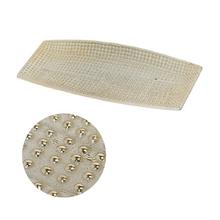 Keramická tácka v zlatej farbe s rozmermi 33x18x3 cm.