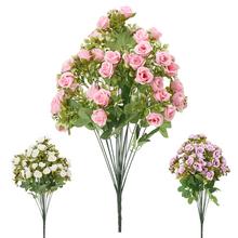 Kytica ružičiek šípkových so zeleným mixom.