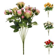 Kytica umelých ruží so zelenými listami, mix farieb.