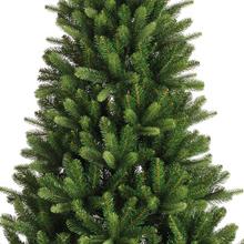 Vianočný stromček Bromont s výškou 240 cm a priemerom 140 cm.