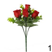 Kytica umelých ruží s eukalyptom a gypsom.