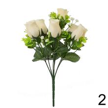 Kytica umelých ruží s eukalyptom a gypsom.