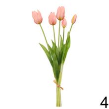 Zväzok umelých tulipánov v mixe farieb.