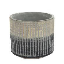 Kvetináč so zlatými a čiernymi púžkami.