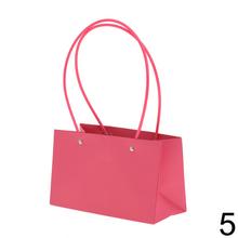 Rôzne farby tašiek s dlhými uchami.