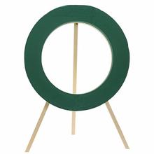 Mokrý stojan v tvare kruhu s drevenými nohami.