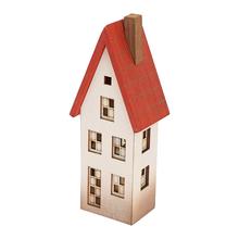 Drevený domček s červenou strechou a oknami.