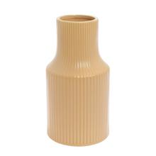 Hnedá keramická váza s pruhmi, výška 18,5 cm, priemer 9,8 cm.