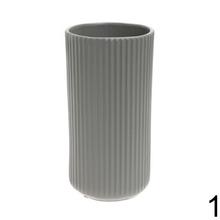 Váza keramická v mixe farieb, výška 23 cm, priemer 10,5 cm.