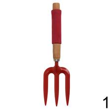 Farebné drevené záhradné náradie