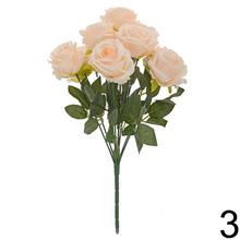 Kytica umelých ruží v mixe farieb.