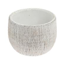 Biely keramický obal s textúrovaným povrchom.