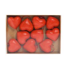 Závesné srdiečka z červeného dreva, sada 10 kusov.