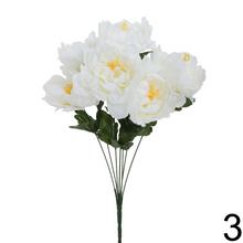 Kytica umelých pivónií v mixe farieb.