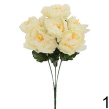 Kytica umelých pivónií v mixe farieb.