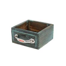 Drevený šuflík s kovovou rukoväťou