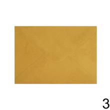 Obálky v mixe farieb 16x11 cm, balenie po 10 kusoch.