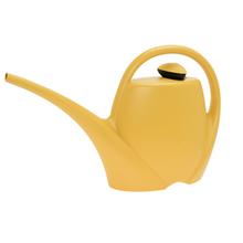 Žltá krhlica s dlhým zobákom na zalievanie rastlín.