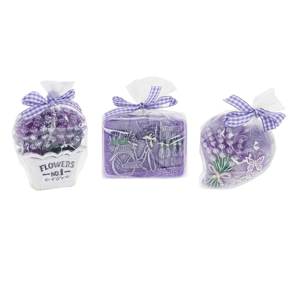 Sviečky s levanduľovým motívom v tvare kvetináča a srdca.