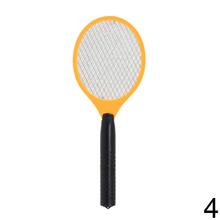 Lapač hmyzu s červenou sieťkou a čiernou rukoväťou.