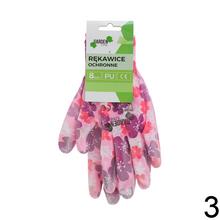 Ochranné rukavice s kvetinovým vzorom.