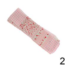 Rôzne látkové stuhy v rôznych farbách a vzoroch.