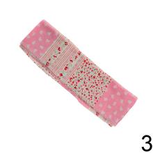 Rôzne látkové stuhy v rôznych farbách a vzoroch.