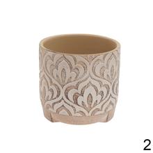 Keramický kvetináč s dekoratívnym vzorom v terakotovej a krémovej farbe.