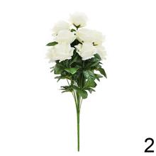 Kytica umelých ruží v mixe farieb, žlté a biele kvety.