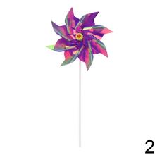 Farebná vrtuľka do záhrady s rôznymi vzormi.