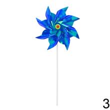 Farebná vrtuľka do záhrady s rôznymi vzormi.