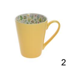 Porcelánová šálka s kvetinovým vzorom, mix farieb.