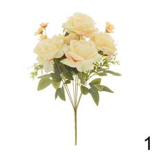 Kytica umelých ruží v mixe farieb.