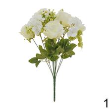 Kytica umelých ruží a drobných kvetov v mixe farieb.