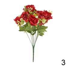 Kytica umelých ruží a drobných kvetov v mixe farieb.