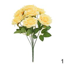 Kytica umelých ruží v mixe farieb.