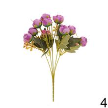 Umelá kytička ranunculus v mixe farieb.